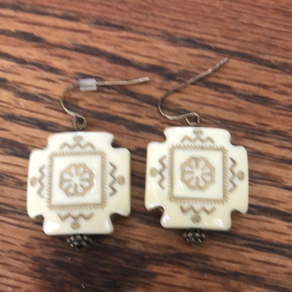 Vintage inspired faux ivory pierced earrings EUC